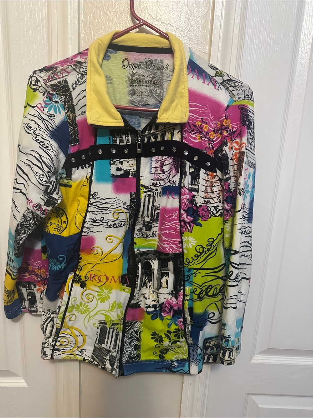 Onque Casuals Multicolor Printed Zip Jacket with Yellow Collar